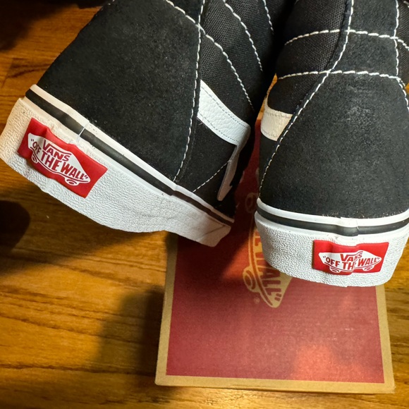 New in Box Vans SK8-Hi Boys Shoe in Black/Black/White Size 5M - Picture 7 of 10